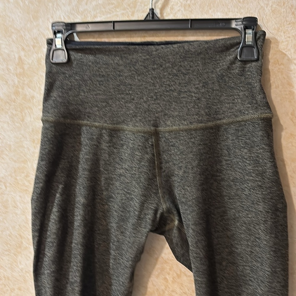 Beyond Yoga Space Dye Crop High Waisted leggings, Size Medium